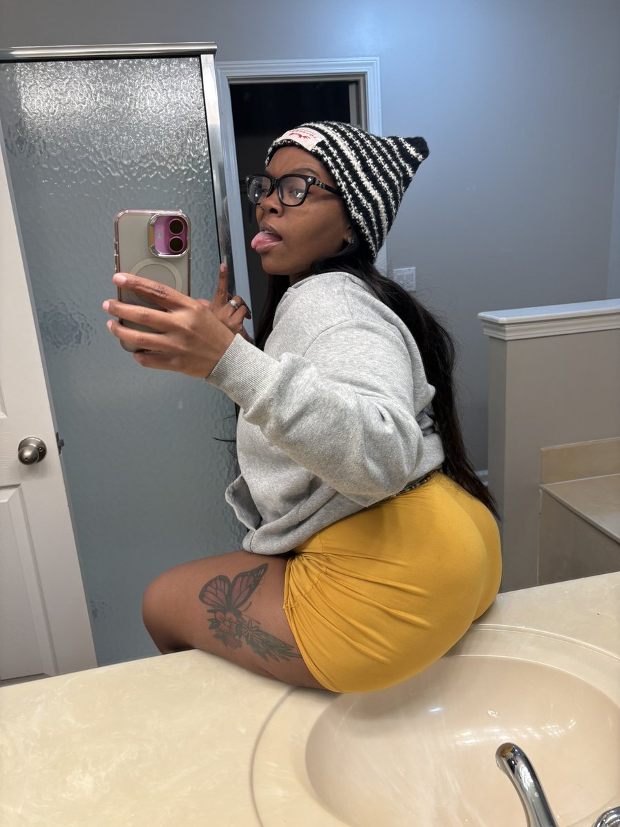 therealtyraB's tweet photo. she been on my line, im like “bby can i breathe?” ✨💕 https://t.co/1MeRwiNYux
