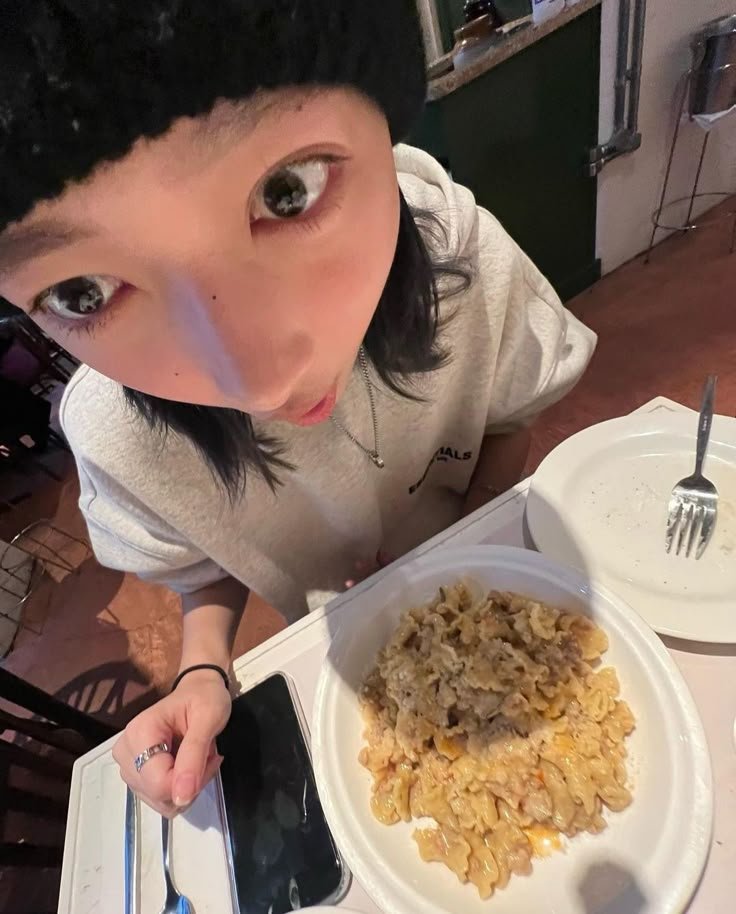bahnghnnh's tweet photo. #𝐏𝐎𝐕: você nαmorα α Hannah
ㅤ ㅤㅤㅤ  e essα é α suα gαlerıα  ✨ https://t.co/QeiH1uN3bT