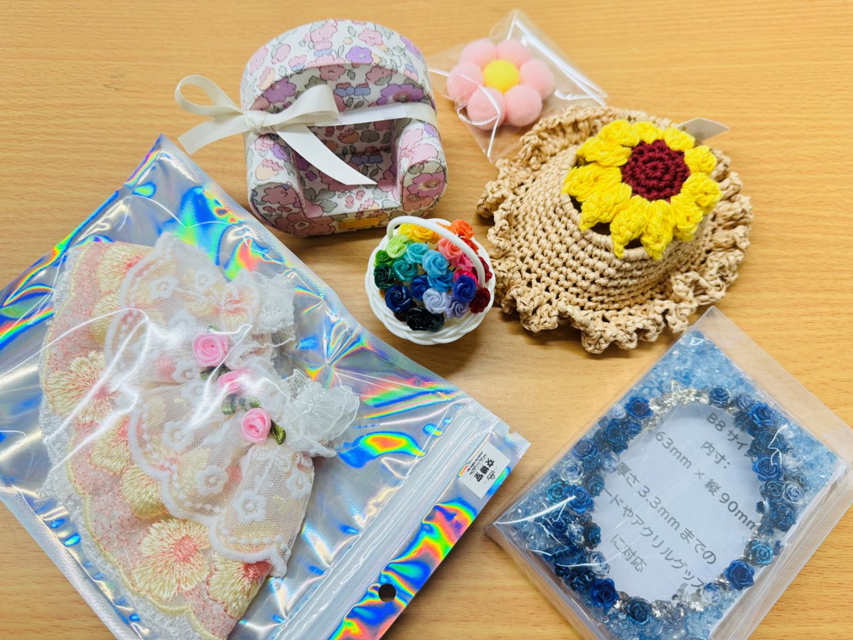 hoshisoko_salon's tweet photo. おはようございます。
8月7日は花の日🌸

花にはそれぞれ違った色や形、
そして花言葉があります。

推しも一人ひとり違う魅力があるからこそ、
心を惹かれるのかもしれませんね。

池袋【交換堂】で、本日もお待ちしております。
🕰営業時間：11:30～19:00（平日）
📍東池袋3-9-1（K-Booksキャラ館プラスすぐ近く）
#花の日

※営業時間変更のお知らせ※
明日8/8(土)は、都合により18:00までの営業となります。
ご来店予定の方は、お時間にご注意ください🙇‍♀️