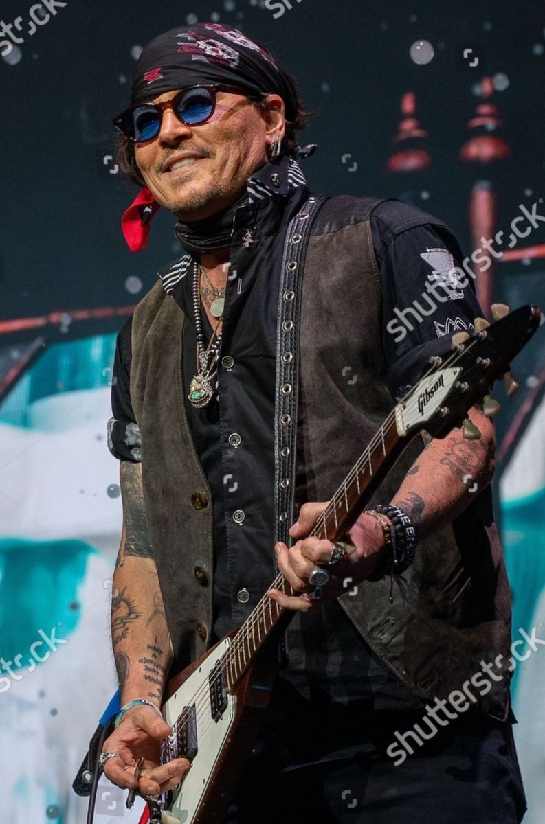 Izze1122's tweet photo. And now here he is back in June 2025 wearing the same bracelet I gave him while tributing Ozzy with fucking Alice Cooper, like should I just pass away now????? https://t.co/A9CTx783gq