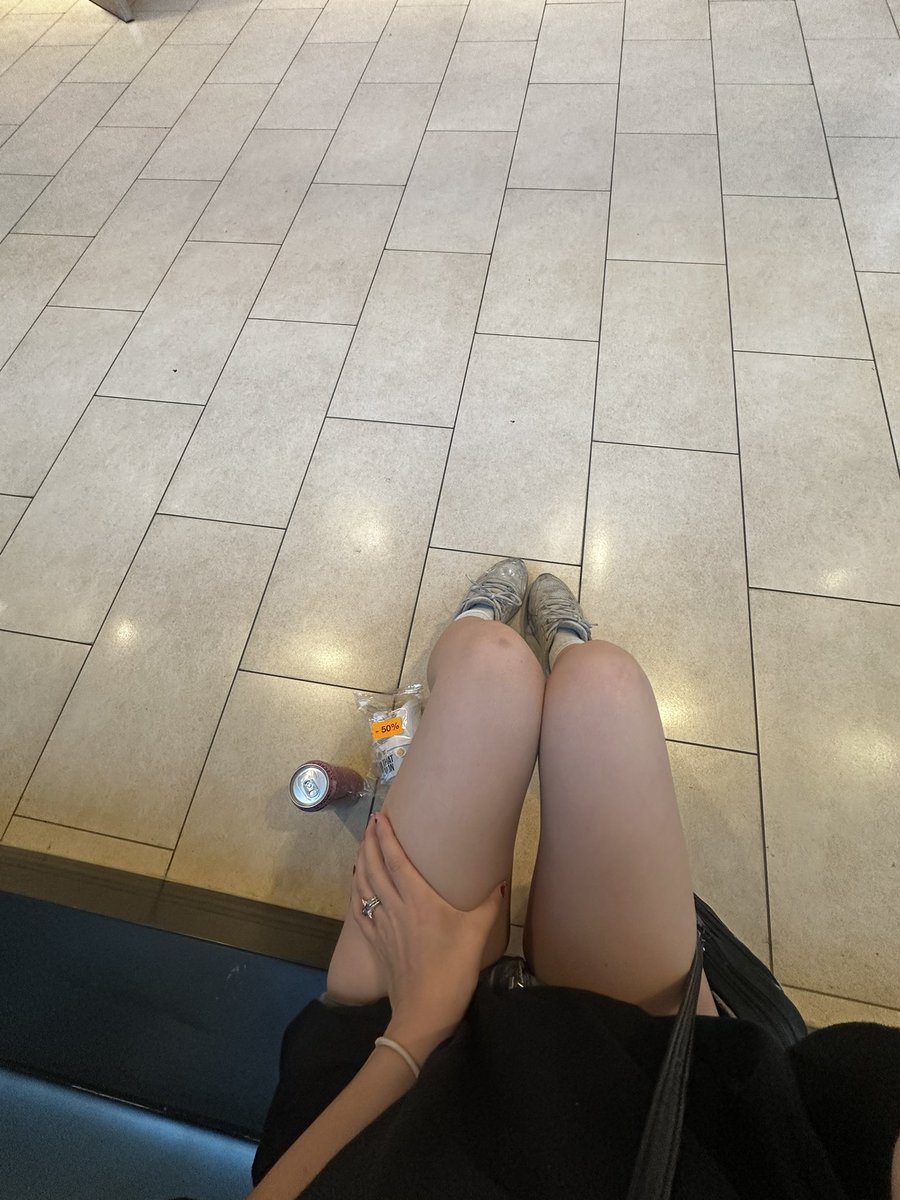 Ayden968981's tweet photo. Legs got skinny as someone who used to have thick legs. #ed #ana #thinspo #gap #legs https://t.co/14ym34h3ds