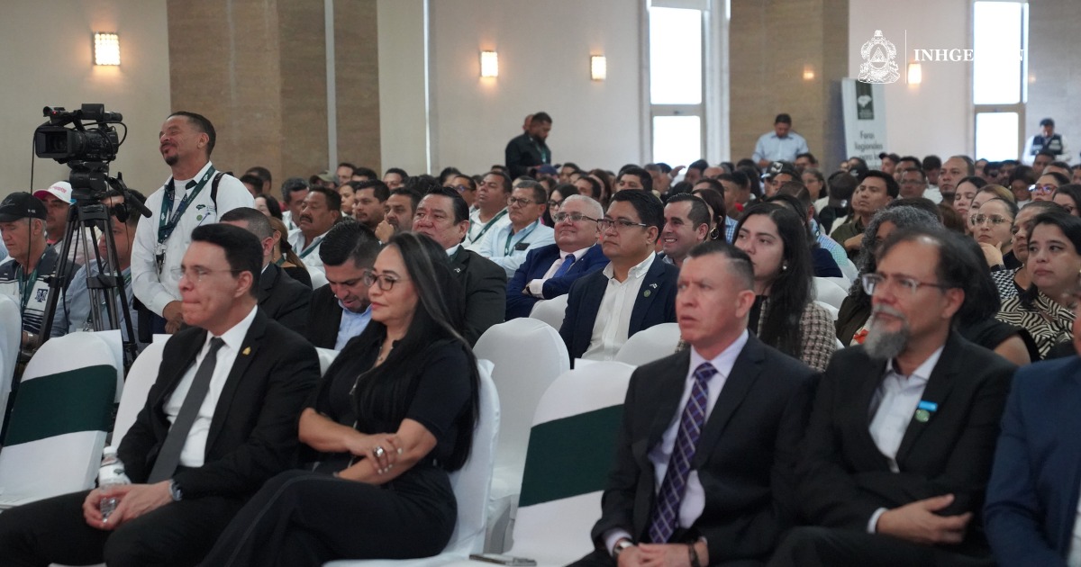 Inhgeomin_hn's tweet photo. El Director Ejecutivo de INHGEOMIN, Abogado. Óscar Felipe García, estuvo presente en la IX Edición del Encuentro Nacional de la AMHON.
#INHGEOMIN #AMHON #alcaldiadeldistritocentral #CNA https://t.co/n4qGSdihIo