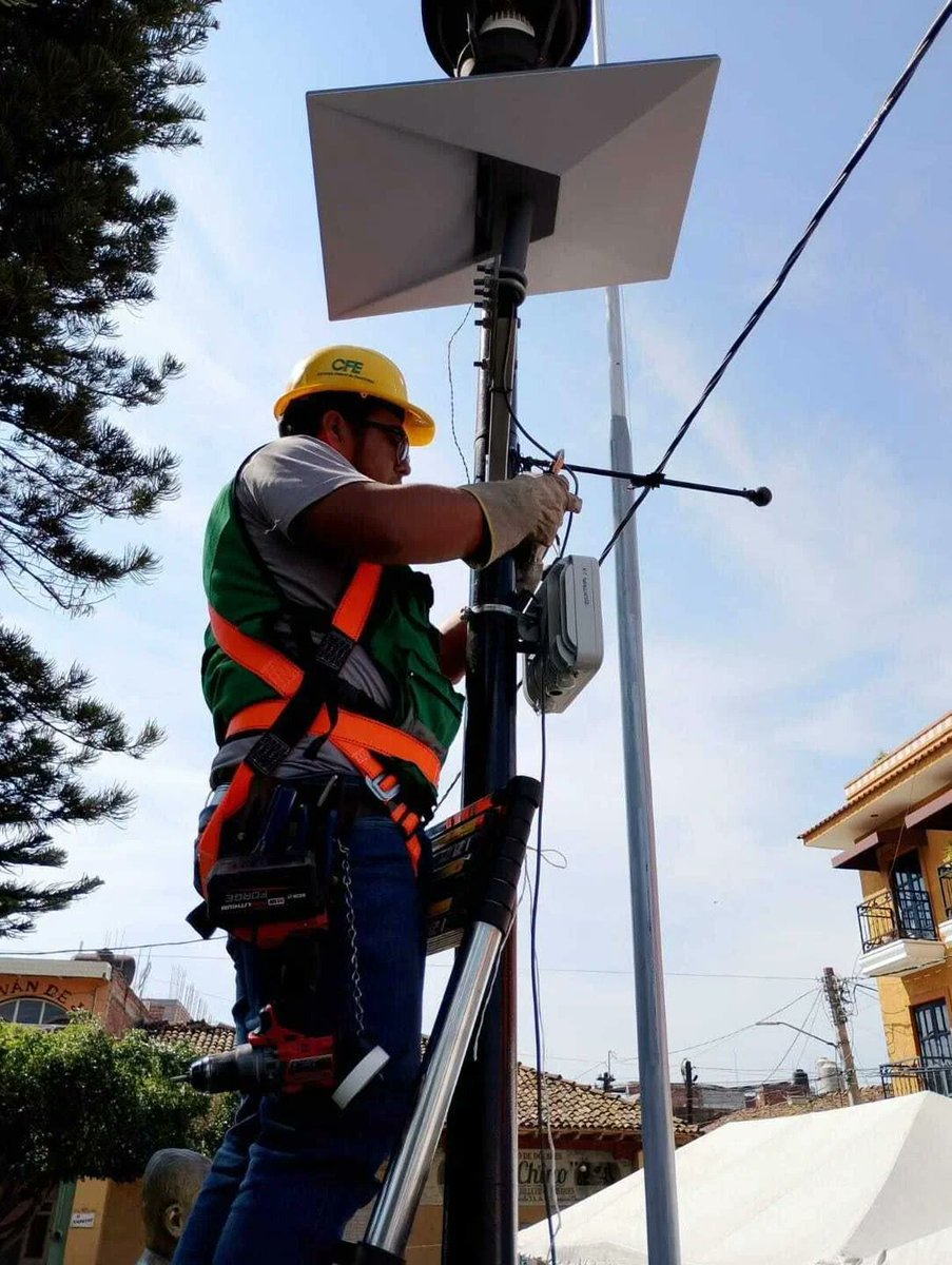 NewsBorder67's tweet photo. Más de 500 comunidades rurales en Puebla y Guerrero ahora tienen internet gratis, cambiando vidas. ¿Qué representa esto para miles? #InclusiónDigital #ConectividadRural https://t.co/KhnyArb6i1