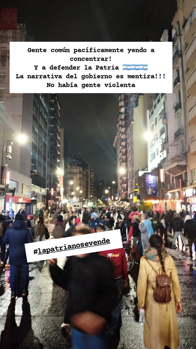 isarockett's tweet photo. La narrativa del gobierno que los manifestantes son violentos es MENTIRA!!! 
Atacaron a la gente que estaba pacíficamente marchando en las calles laterales.
Traidores y vende patria! ☠️ 
Es una locura que estos ladrones repriman al pueblo que salió a defender la patria! https://t.co/IIcBDwLyj6