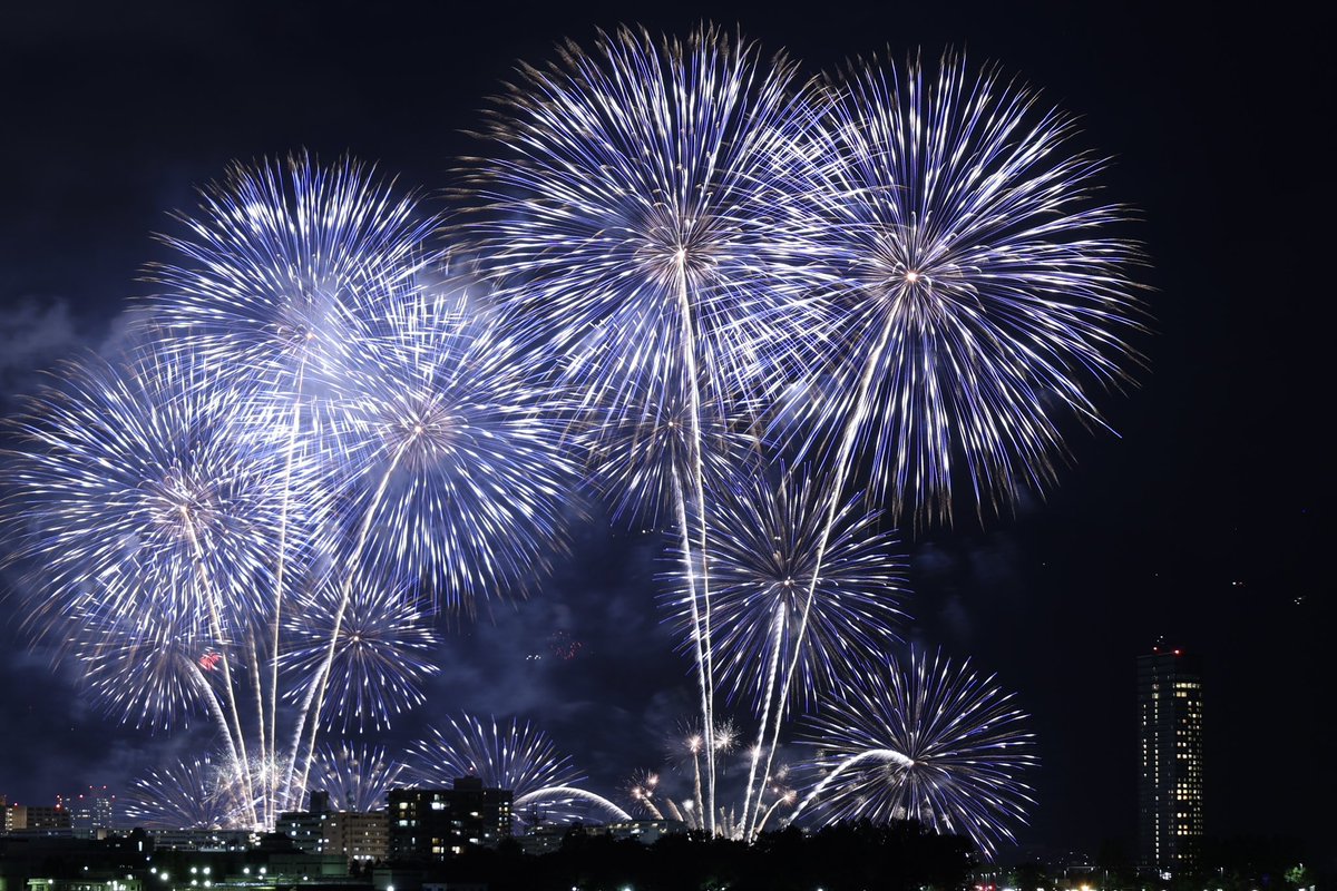 Norick0509's tweet photo. 琵琶湖の花火行ってきましたが迫力が凄くて撮影するのを忘れるくらいでした。
また来年も行きたくなりました。
#琵琶湖花火 https://t.co/AfK4K2ctyi