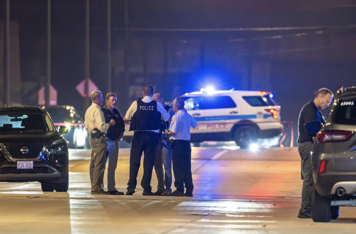 CCC_CrimeChaser's tweet photo. 95th & Exchange
57 BODIES FOUND‼️‼️‼️

Chicago Police and the Cook County M.E. Are investigating after dozens of decomposed bodies were found in the basement of a funeral home.

The gruesome discovery was found Thursday evening, after CPD received a tip during a funeral at South Chicago Chapel. They found 57 bodies that were kept unrefrigerated in deplorable conditions 

Neighbors say they’ve noticed a foul odor in the area since the winter, and thought it was the sewer.

funeral director and embalmer Johanna Morgan's license was temporarily suspended after the agency found that her continued practice posed a danger to public safety, interest and welfare.

State records allege Morgan allowed multiple bodies to be kept in an unrefrigerated area under "deplorable conditions," including a rodent infestation. Officials said the conditions caused the bodies to decompose and become infested with maggots. #CheckOnYallPeople 🙏🏾
#ChitownCrimeChasers