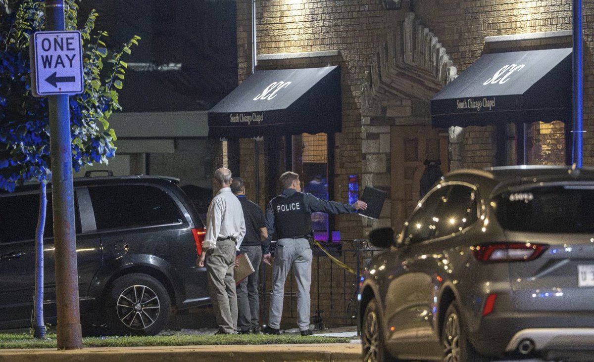 CCC_CrimeChaser's tweet photo. 95th & Exchange
57 BODIES FOUND‼️‼️‼️

Chicago Police and the Cook County M.E. Are investigating after dozens of decomposed bodies were found in the basement of a funeral home.

The gruesome discovery was found Thursday evening, after CPD received a tip during a funeral at South Chicago Chapel. They found 57 bodies that were kept unrefrigerated in deplorable conditions 

Neighbors say they’ve noticed a foul odor in the area since the winter, and thought it was the sewer.

funeral director and embalmer Johanna Morgan's license was temporarily suspended after the agency found that her continued practice posed a danger to public safety, interest and welfare.

State records allege Morgan allowed multiple bodies to be kept in an unrefrigerated area under "deplorable conditions," including a rodent infestation. Officials said the conditions caused the bodies to decompose and become infested with maggots. #CheckOnYallPeople 🙏🏾
#ChitownCrimeChasers