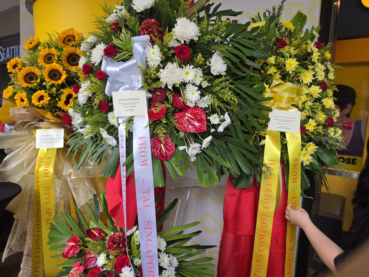 TAETAE_PH's tweet photo. Thank you @BTSVSpain and @Tae_Singapore  for these congratulatory flowers for Compose Coffee PH. 

#ComposeCoffeePH
V FOR COMPOSE COFFEE
COMPOSE COFFEE MODEL V
#TaehyungxComposeCoffee
#VxComposeCoffee https://t.co/7Qf6NKhdTA
