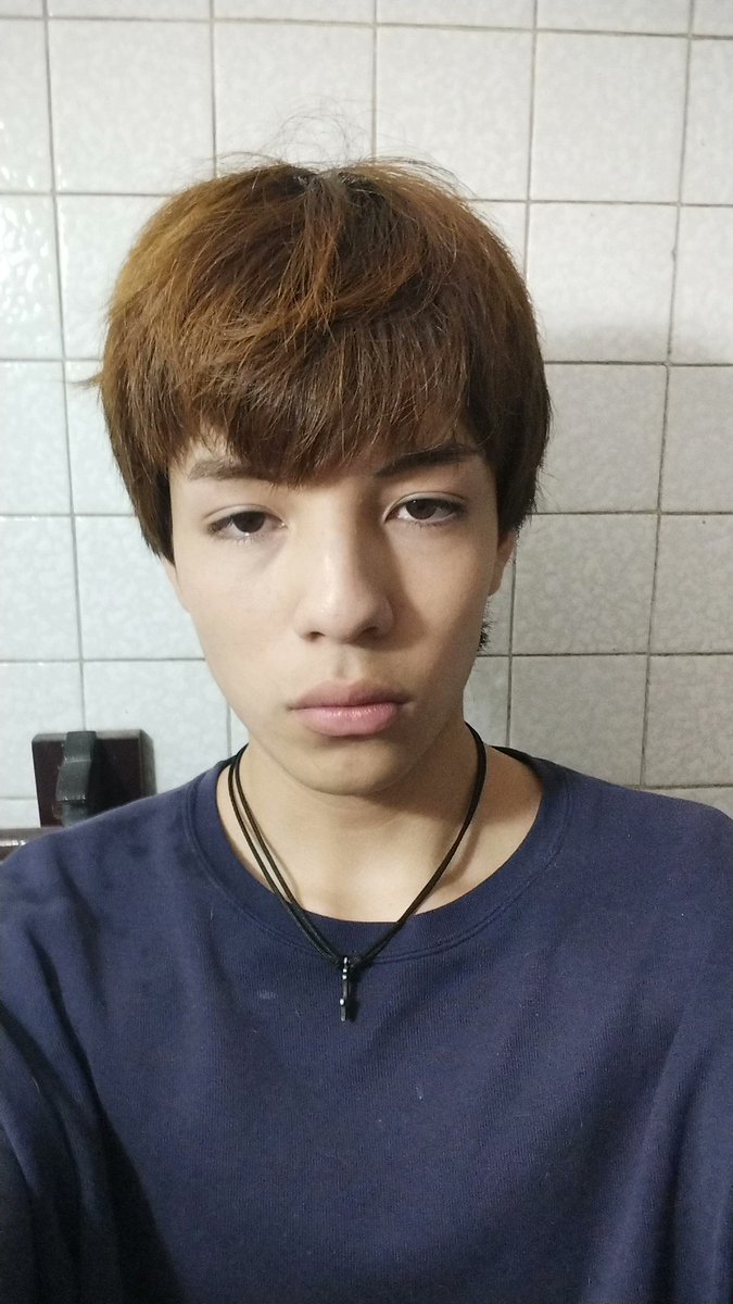 jopoooooos's tweet photo. m veo tan derrotado https://t.co/ZWWMKK115f