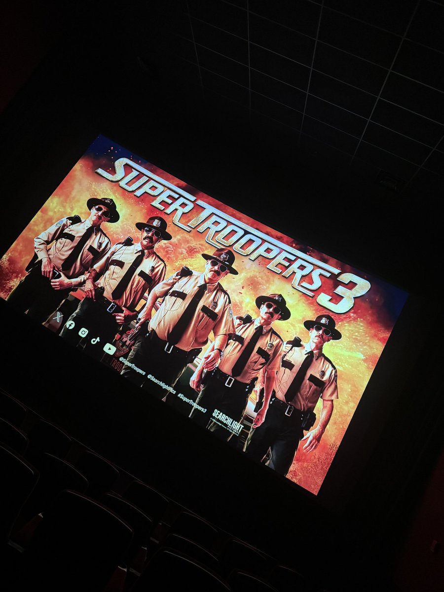 WebSlingerFilms's tweet photo. Got to go to the @AMCTheatres opening night fan event for #SuperTroopers3 and it was hilarious! Plus the popcorn bucket and Liter of Cola is amazing! https://t.co/0QGLyLJ456