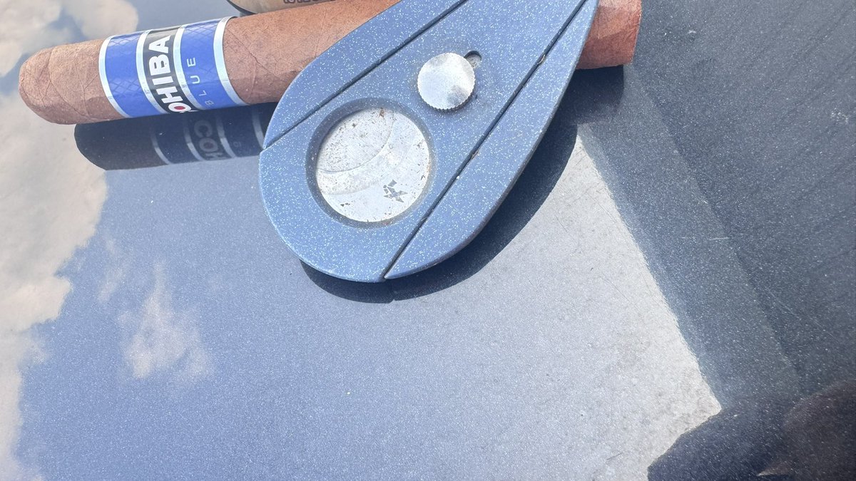 javaman714's tweet photo. Tonight’s choice from my son. @cohiba Blue with a @XIKARinc cutter. 
Nothing wowed me with the cigar bit I have a #GarbagePalette https://t.co/eOtcGXUO7R