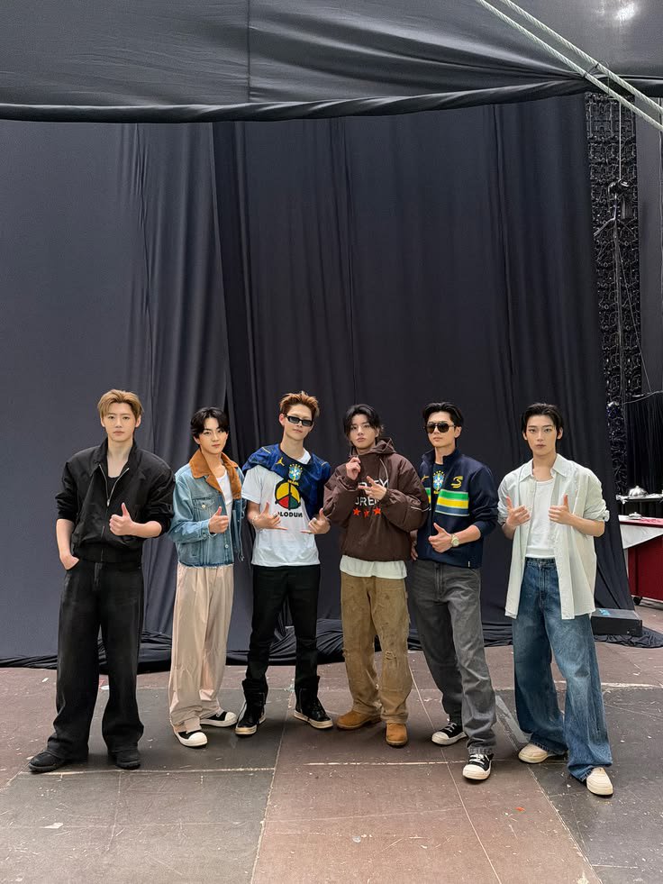 mil_lyc6's tweet photo. gimana ya sekarang kabar enhypen? mereka gak ada kabar 3 hari ini, khawatir banget, please.

WITH LOVE TO NI-KI
#WithNI_KIForever #NI_KI #니키
@enhypen @ENHYPEN_members #ENGENEs_Against_Bullying
#HYBE_Address_The_Harassment https://t.co/gaGRpgkvVu