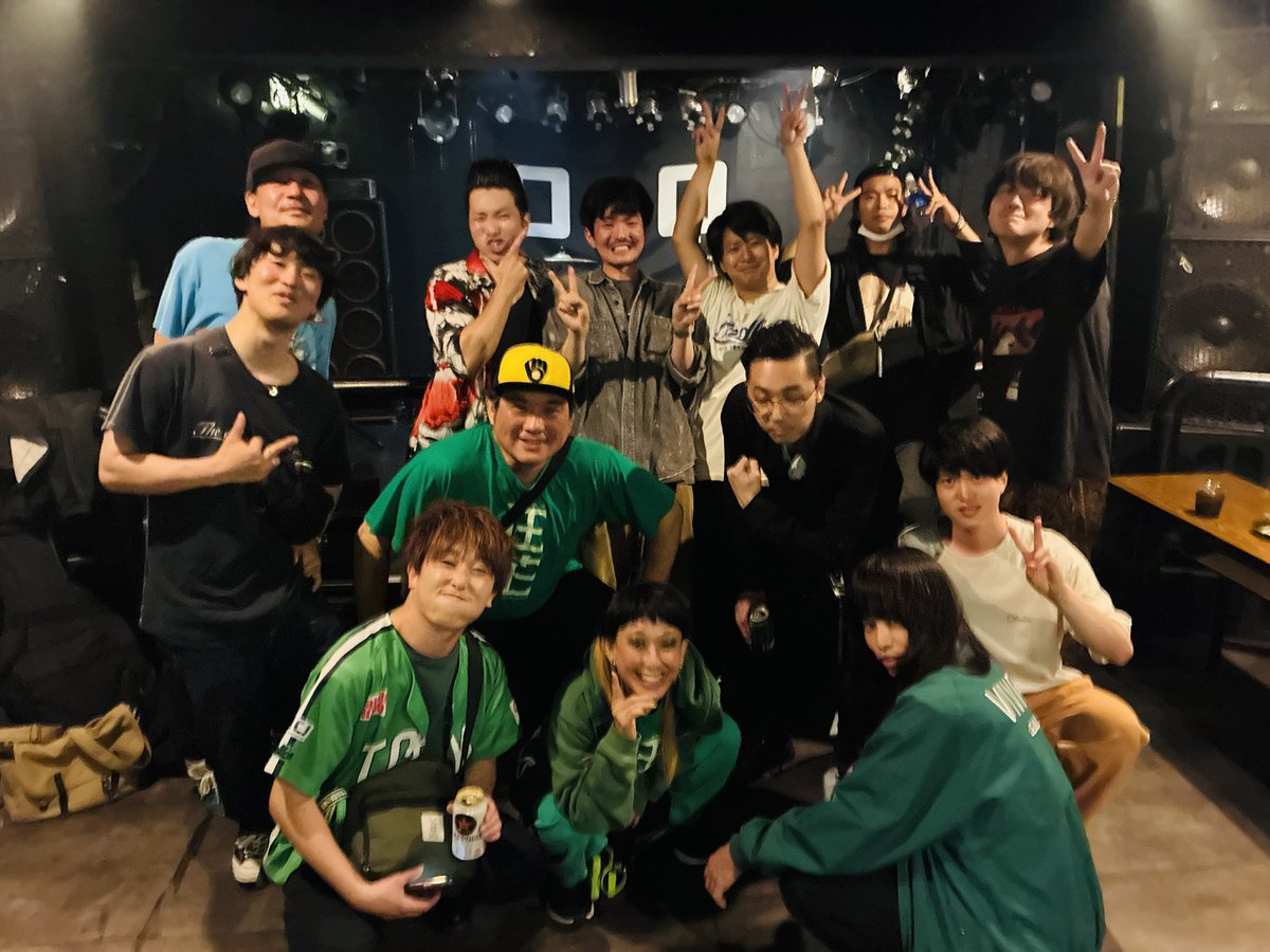 vanityyy_info's tweet photo. Vanityyy㊗️20周年ありがとうゲリラ
バンド #036

カーマインズ @Carmines_  

クレイジージャスミンツアーの神戸D×Qでご一緒しました💐
ボーカルのコが描いたすてきな絵を物販で売っていてそれをグリモたちが買っていてやさしい1日だったことおぼえてます！
彼らはおぼえてないかもだけどぎゃうはまた会いたいと思ってるよ😂
ありがちですが老祥記の話しましたw
（ぎゃう）

《ロフトワンマンに向けて20年の活動で関わってくれた皆様にひとつずつありがとうをいうゲリラ敢行中》