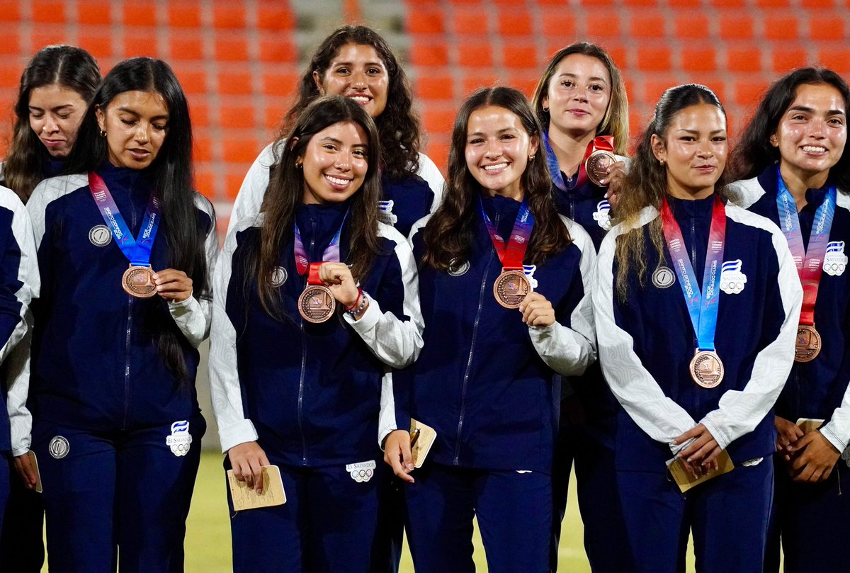 ybukele's tweet photo. Y con ustedes, las medallistas de bronce del fútbol femenino de los Juegos Centroamericanos y del Caribe Santo Domingo 2026.

¡Felicidades, señoritas! https://t.co/yllaZzGqhj