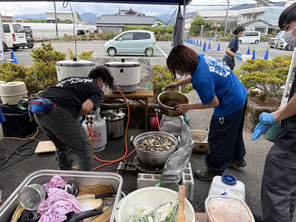 IVUSA_OFFICE's tweet photo. 【令和8年熊本地震災害救援活動1次隊】
学生7名、事務局2名で八代市で活動しています。

今日は鏡コミュニティセンターで朝食の炊き出しを行い、鏡中学校や鏡小学校、文政小学校にも朝食をお届けしました。 https://t.co/OkqQV7bTCp