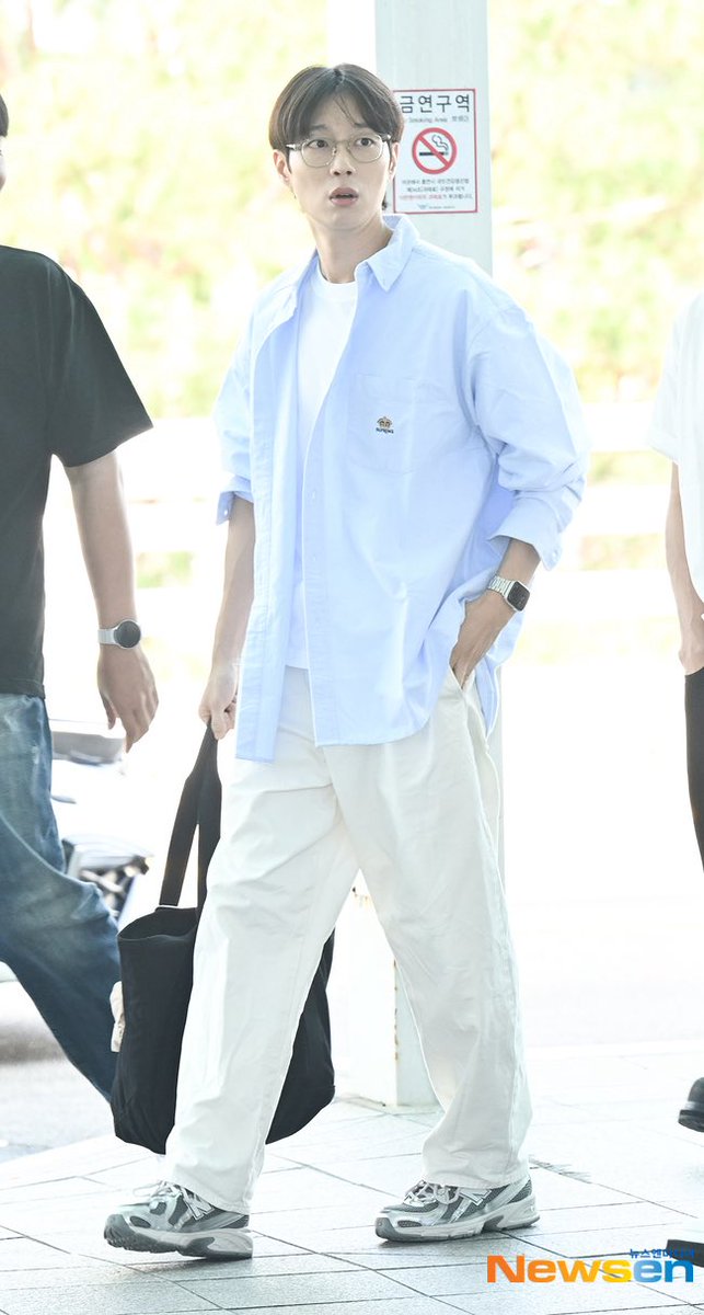 yourb2utylight_'s tweet photo. Love this style on him. More importantly, I want the same pair of shoes https://t.co/BLpUBLlO0y