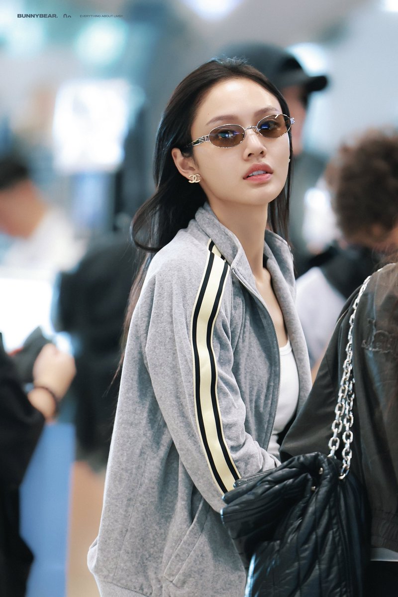 BunnyBear1819's tweet photo. 260807

BKK✈️
🐨

#ลูกหมีซอนญ่า #LMSY 
#LMlookmhee #SonyaSaranphat https://t.co/yDvKgiNw9c