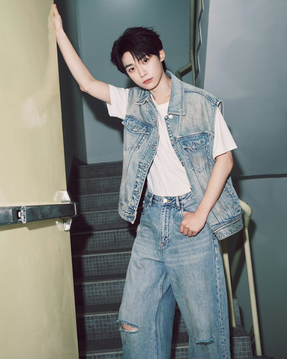 iampk_z's tweet photo. [260807] ZiYu Studio Weibo Update (1/2)

About 《ZiYu》, about ZiYu, and about himself who wants to be reintroduced and recognized through music.

#ZiYu #梓渝 https://t.co/hGkl8Cu8hH