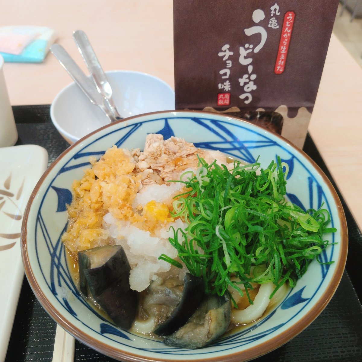 mk__ssk's tweet photo. ひるご☀

久しぶりの丸亀製麺

鬼おろし豚しゃぶぶっかけうどん
いつも温頼むんだけど今日は暑いので冷たいの🎐めちゃめちゃ美味しい！！子どもとシェア♩ https://t.co/baOWDChijA