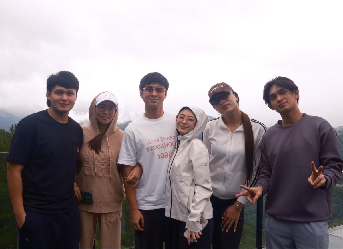 _carrieluv's tweet photo. Smiths x Ibarras 🌲🍃💗 https://t.co/ikwTMNTxay