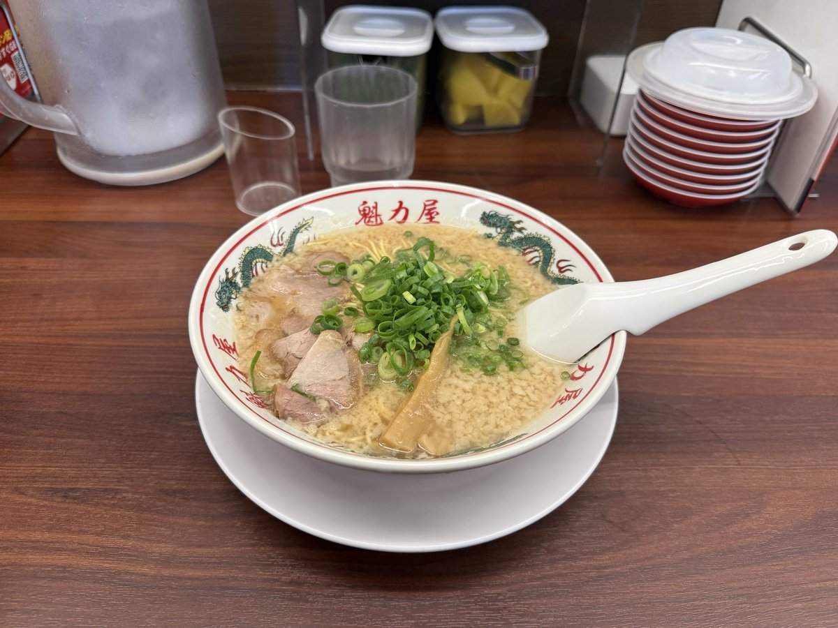 abahouse8338's tweet photo. コク旨ラーメン
 #沖縄ラーメン
 #魁力屋
 #行列できてる
 #別行きたかったけど
 #美味かった https://t.co/Bt6qOuuyzF