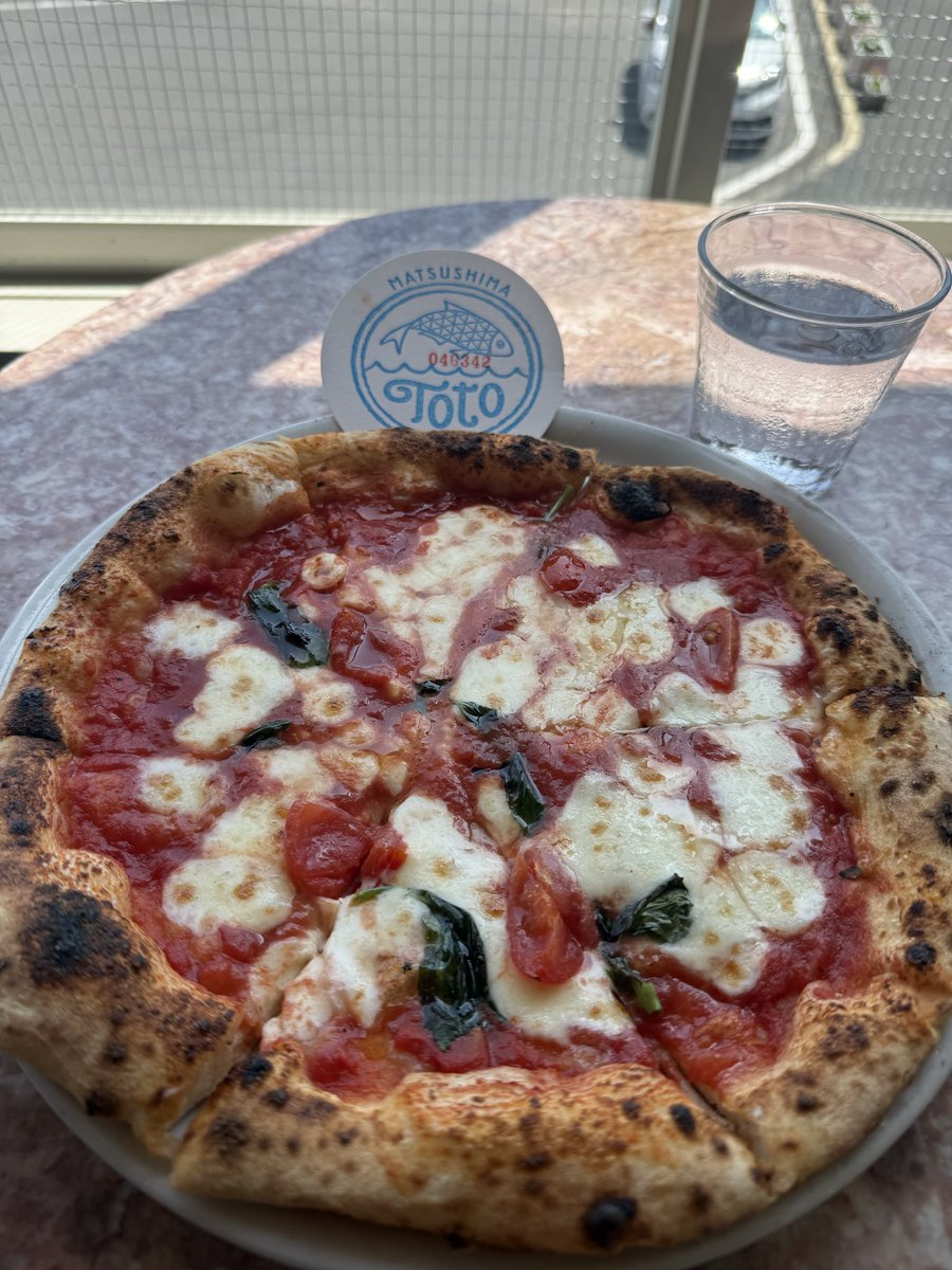 hiro_hanesk's tweet photo. 松島イタリアンTotoで昼食
ピザどパスタは量多かったけど、なんとか完食。ピザはお店が46342枚目に焼いたピザとのこと。
美味しゅうございました。 https://t.co/xtKIDXhgiw