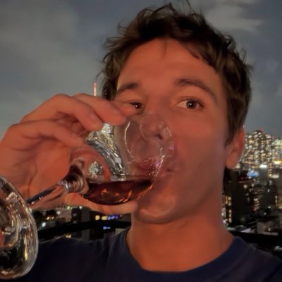 thwipmaki's tweet photo. #NewProfilePic just fo today + chuck release 👩‍❤️‍💋‍👩 https://t.co/R6fA7oOUvb