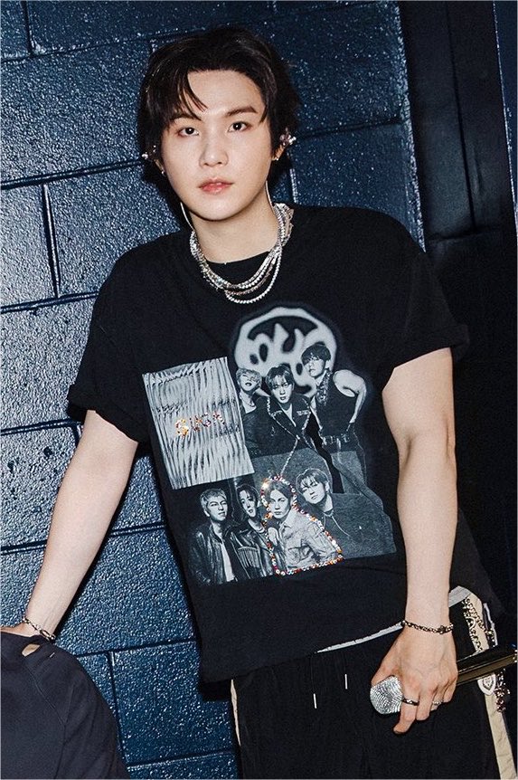 sugxmoon's tweet photo. HESS HUGEEE!!! LOOK AT HIS ARMSSSSSSS https://t.co/Q3iZrcJRGg