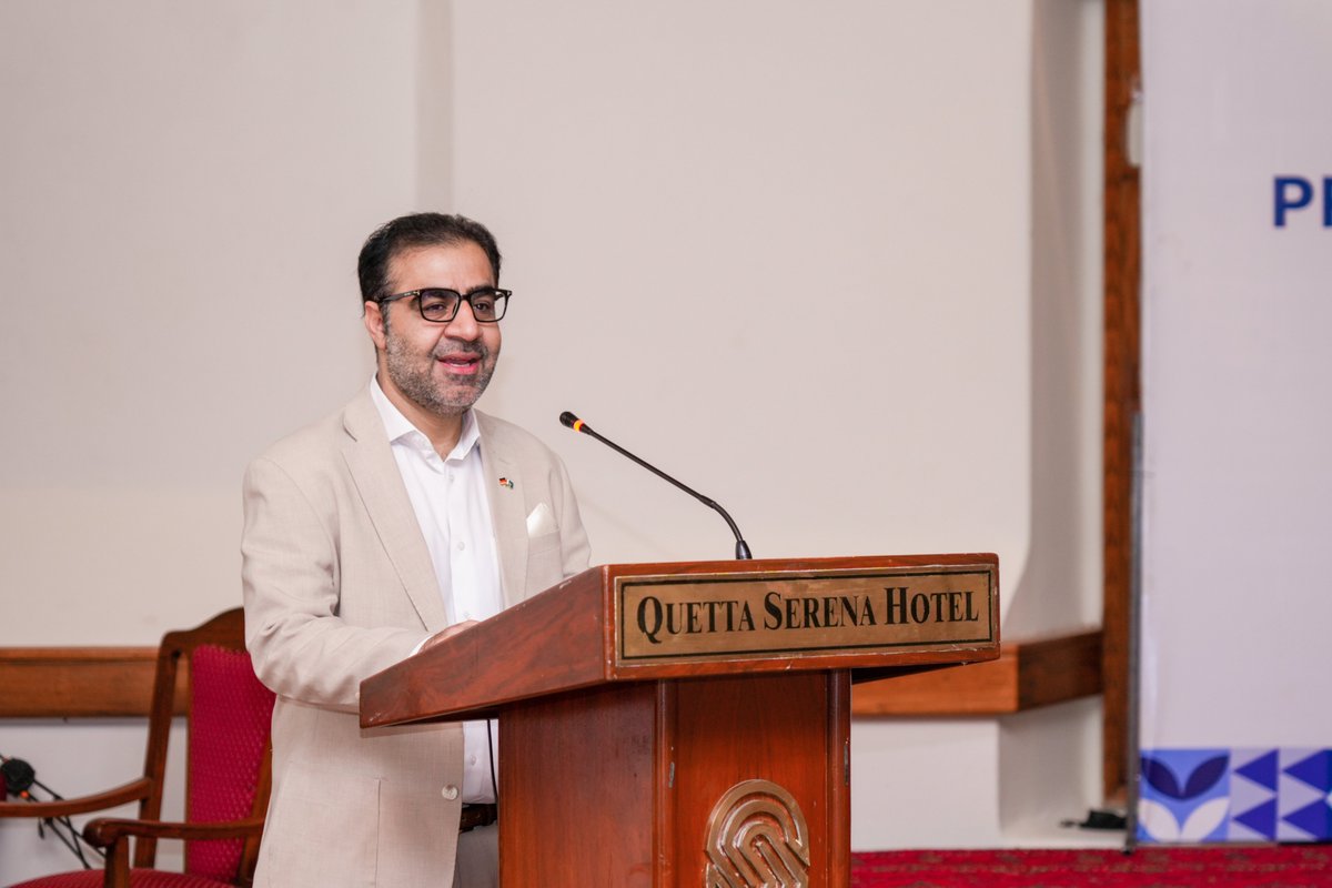 UNDP_Pakistan's tweet photo. #UNDPinPakistan, with support from the Government of Germany through @KfW_Islamabad, held a capacity-building workshop in Quetta on climate-resilient project design and proposal development.

By strengthening provincial departments' knowledge and skills to develop evidence-based, context-specific proposals, the workshop supports development planning that reflects local priorities and a resilient, sustainable future for #Balochistan.

#FloodRecoveryProgramme #BuildForwardBetter #RecoveryInBalochistan