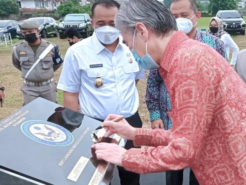jakpost's tweet photo. US Consulate construction in Medan halted as US plans withdrawal - Archipelago - The Jakarta Post #jakpost https://t.co/h0BJ9r2JCo https://t.co/Oi7zITB1YI