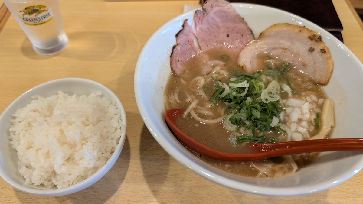 geteogg10's tweet photo. 青ねぎと玉ねぎの野菜ラーメン https://t.co/KpYT9ZtdqJ
