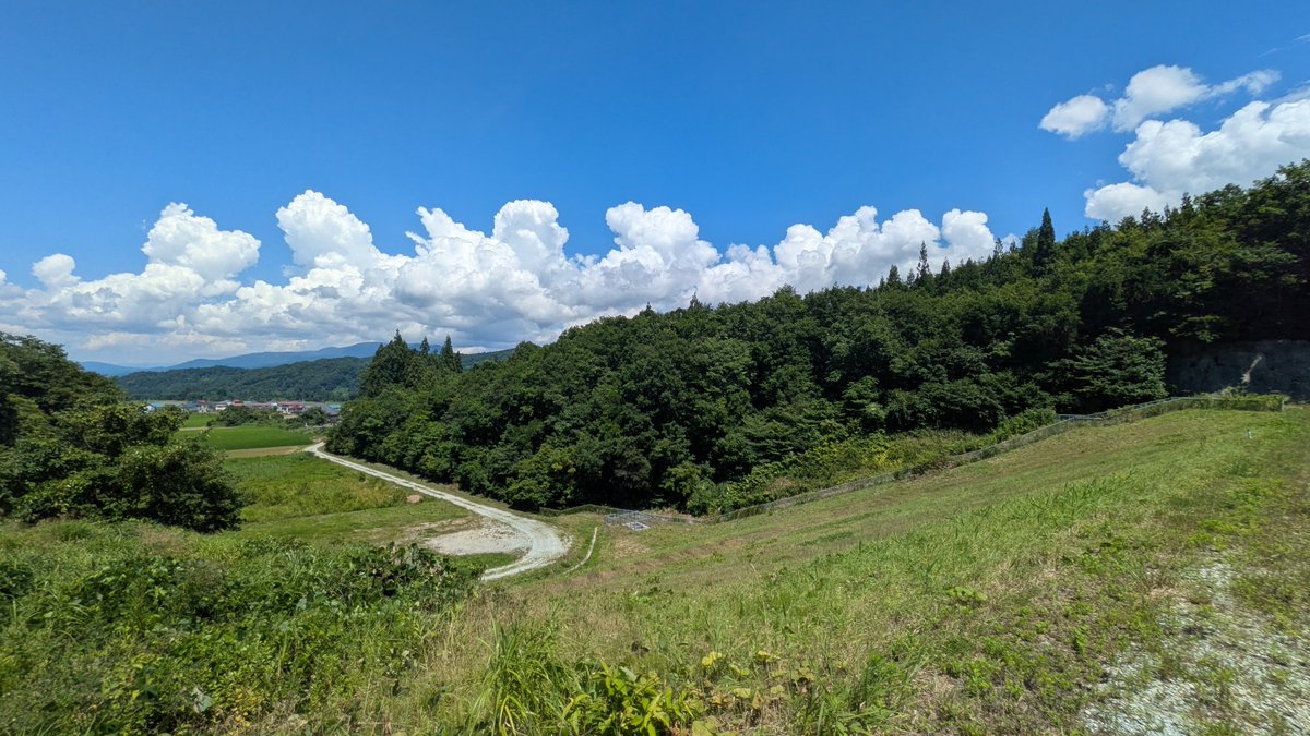 YNbcrt's tweet photo. 鶴沢ダム（山形県）！

元々は鶴沢溜池と呼ばれてたのかな？
立派な改築記念碑があるダムです。
堤体も管理されてて綺麗なダムですね。 https://t.co/aMNbVYulXK