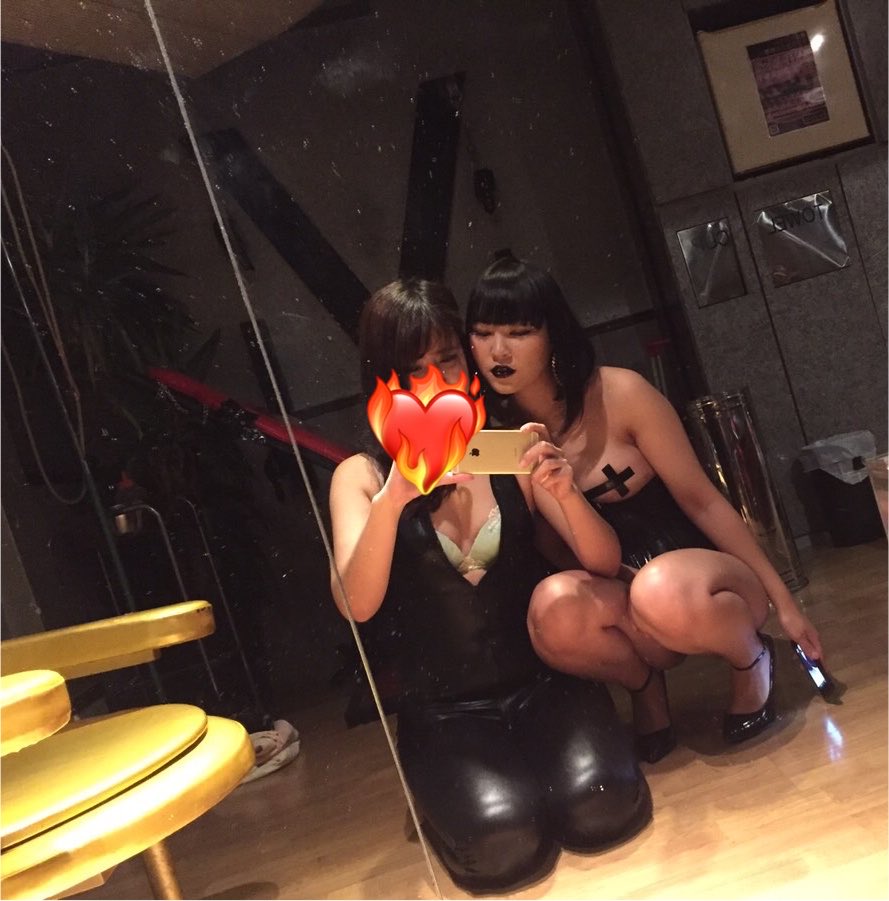 Riku_LBR's tweet photo. お誘いして空いてるルームで撮影会した時の距離感エモい。りんさんが撮ってくれる写真いつもスケベで大好きだった。

なかなか会えないので懐かしい写真見返しちゃう（リクエストするんだ、おマゾ達！） https://t.co/2dNw2FSOEJ