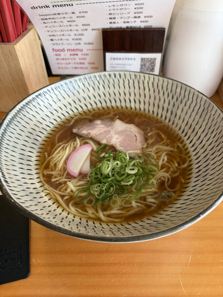 kktabo's tweet photo. お気に入りのぬる燗店の大将が始めた「ななし めん基地」へ🍜 地鶏の旨みが広がる醤油スープ���細麺の相性は抜群。シンプルだからこそ完成度の高さが際立つ一杯でした。しかも大盛り490円というコスパにも驚き！次回は夜営業にも行ってみたい。 #福岡ラーメン #醤油ラーメン https://t.co/TQIfcVHfNp