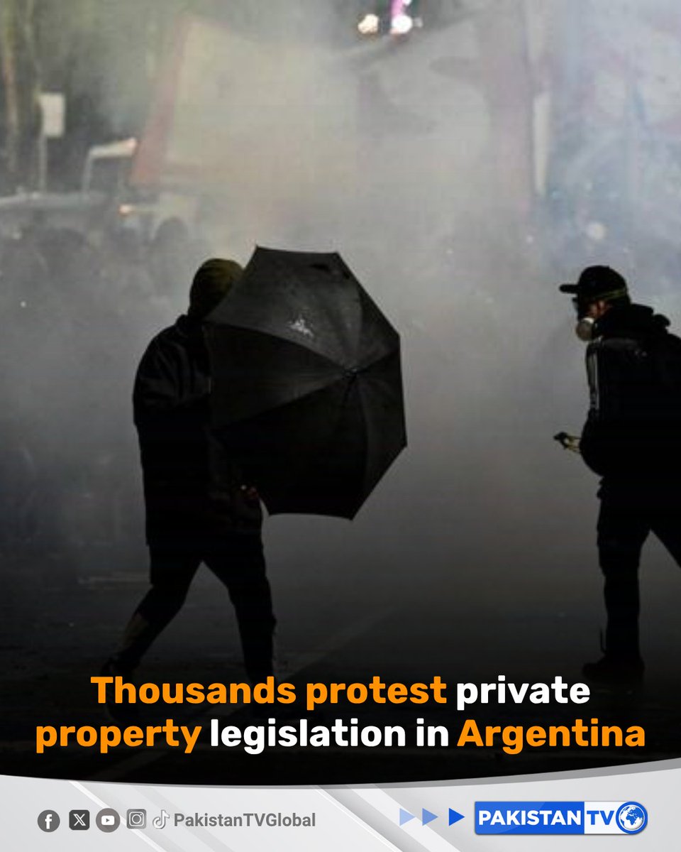 PakTVGlobal's tweet photo. Protesters clashed with police as thousands of people braved stormy weather to demonstrate against a controversial private property bill outside the Argentine Senate on Thursday.
#PakistanDiplomacy #USIran #RegionalPeace #GulfStates #PakistanTV https://t.co/yQJOKf5Gbr