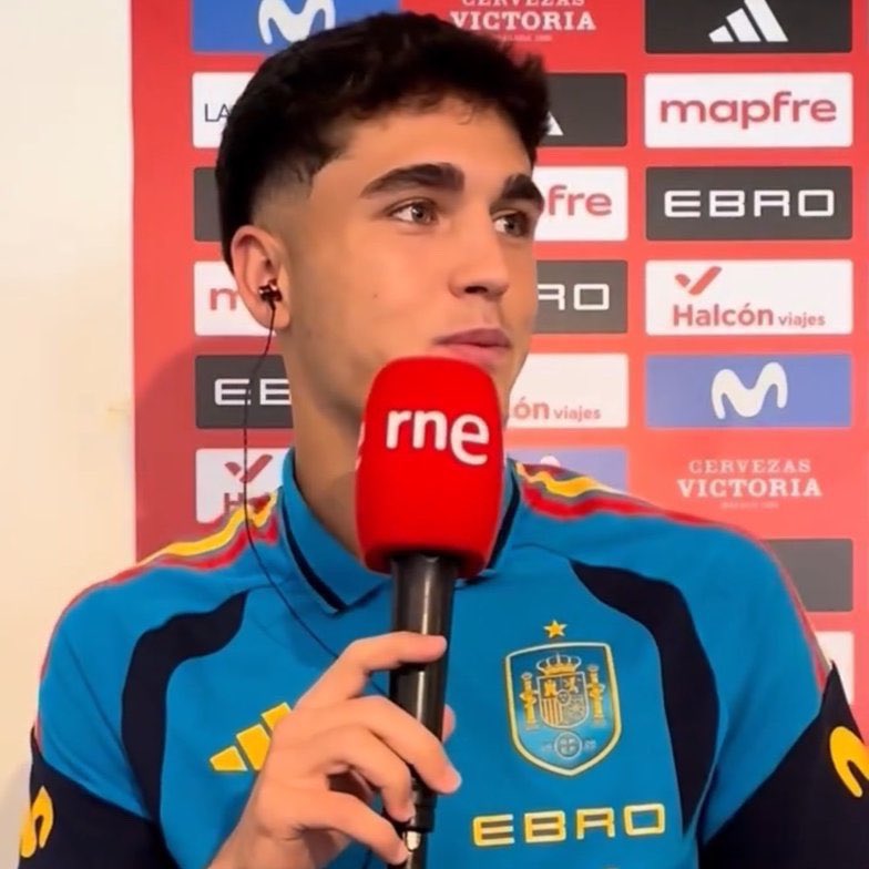 FullTime90X's tweet photo. 🚨𝗣𝗔𝗨 𝗖𝗨𝗕𝗔𝗥𝗦𝗜: “Real Madrid can sign 10 more attackers. Me and Gerard Martín will defend anything and everything.” 💙❤️🛡️ https://t.co/JqdzVPyV9m