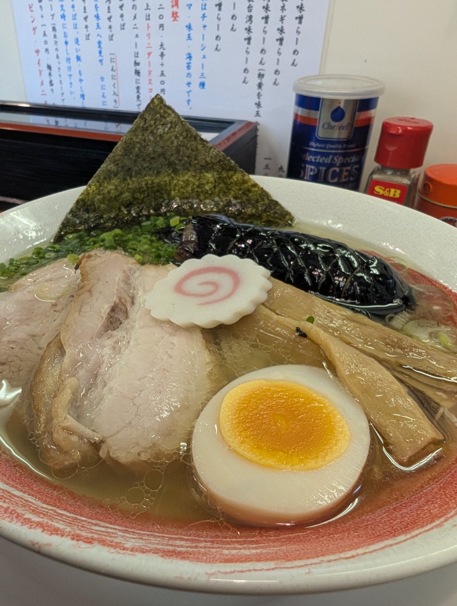 kenohba's tweet photo. 麺活20〜麺屋匠

今日は定期健診。3週間弱禁酒。ラーメンは付き合いの関係上1回だけ。エクササイズとダイエット頑張ましたが、血圧の薬飲んでも血圧と心拍数は変わらず・・・・
さて、早速匠へGO!１ヶ月班ぶり。もちろん『塩らーめん』＋佐藤くんのナスＴＰ。久々食べてウマイ！ https://t.co/KotAlrskFO