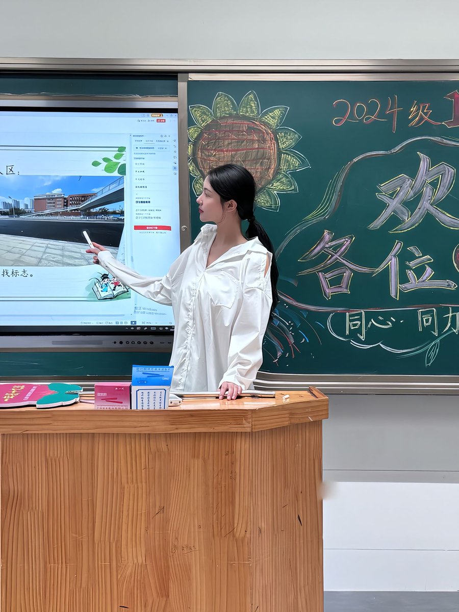 ddbodenhorst's tweet photo. 天塌了 被高中生凿了    

我现在懵懵的  要看吗？

 准备删了'''…… https://t.co/7M02BA2GBu