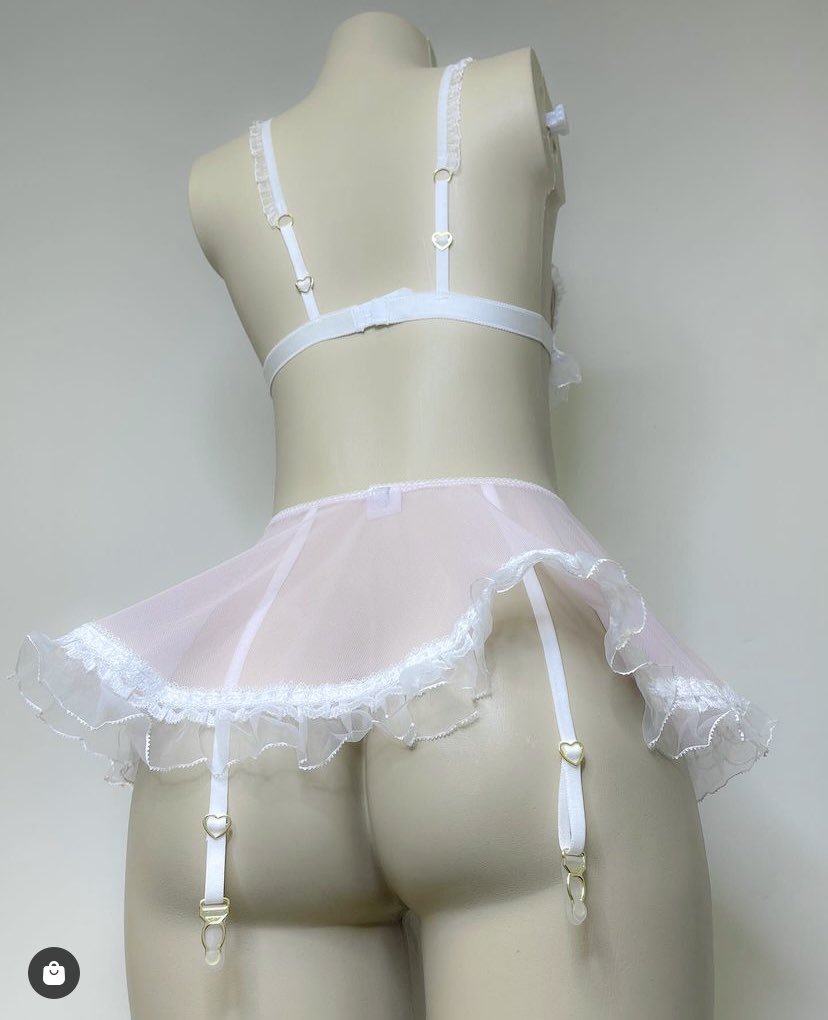 vanillized's tweet photo. i'd look so angelic in this https://t.co/8J5BxHoRf6