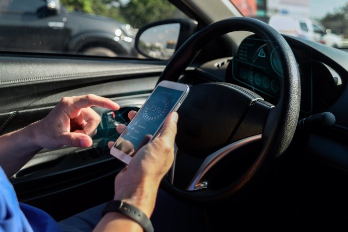 TheNameIsZondo's tweet photo. Driving while using your phone is an addiction, you're an addict. 

But take small steps. Today, as you embark on your journeys, TRY to not touch your phone while you drive. Just TRY. 

One day, your simple act of distracted driving could cost you gravely.

Stay safe🙏🏿 https://t.co/1Gn7guHJlc