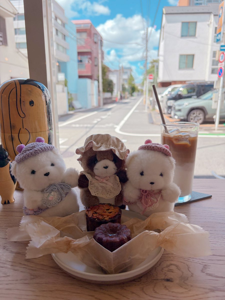 8388_star's tweet photo. 暑いねー☀️
夏の日差しって感じ🐻‍❄️
さて　いつものカフェに寄り道してから
仕事に行こうかな🤎
大好きなカヌレを食べてエネルギーチャージ🤎💛🤎💛 https://t.co/mrBPxbgDA6