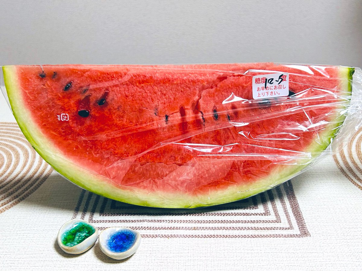 appreciluv's tweet photo. スイカ買ってきた🍉
2袋分買い物して死ぬかとおもた
帰宅即水浴びた https://t.co/FlXUsvZ6tm
