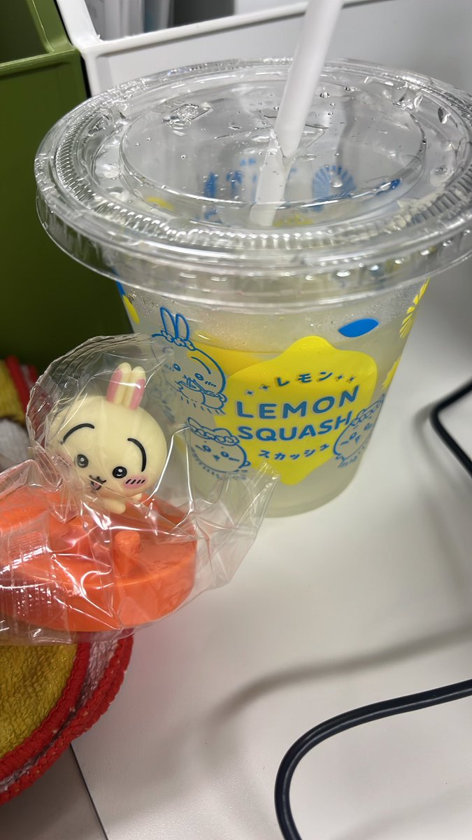 dimple_chimchim's tweet photo. お昼食べる時間なくなったけど、島カレーとドリンクをテイクアウトしてきた！推し自引きできて歓喜！ヤハッ！ https://t.co/jSHd2N3N8m