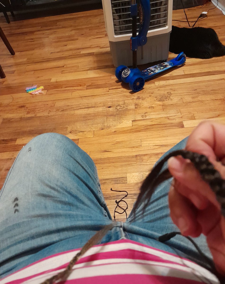 honeybunnigum's tweet photo. the only downside is that im chopped asf and it shows off everything i hate about my face but #wemakeitwork   just dont ever look in a mirror 
u think shed get mad if i try to cut mysekf bangs with it . all i can do is a side part https://t.co/JEHP8nhWxh