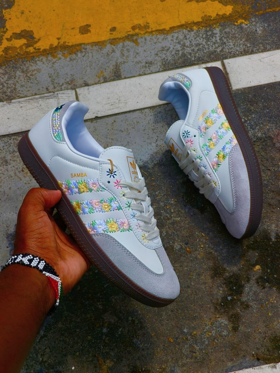 BrianHimself___'s tweet photo. B☆ Sneakers.

Adidas Samba *Floral*

Size 36-42

 3500💰

Whatsapp/Call: 0110165040. https://t.co/h8WDVhhpgq