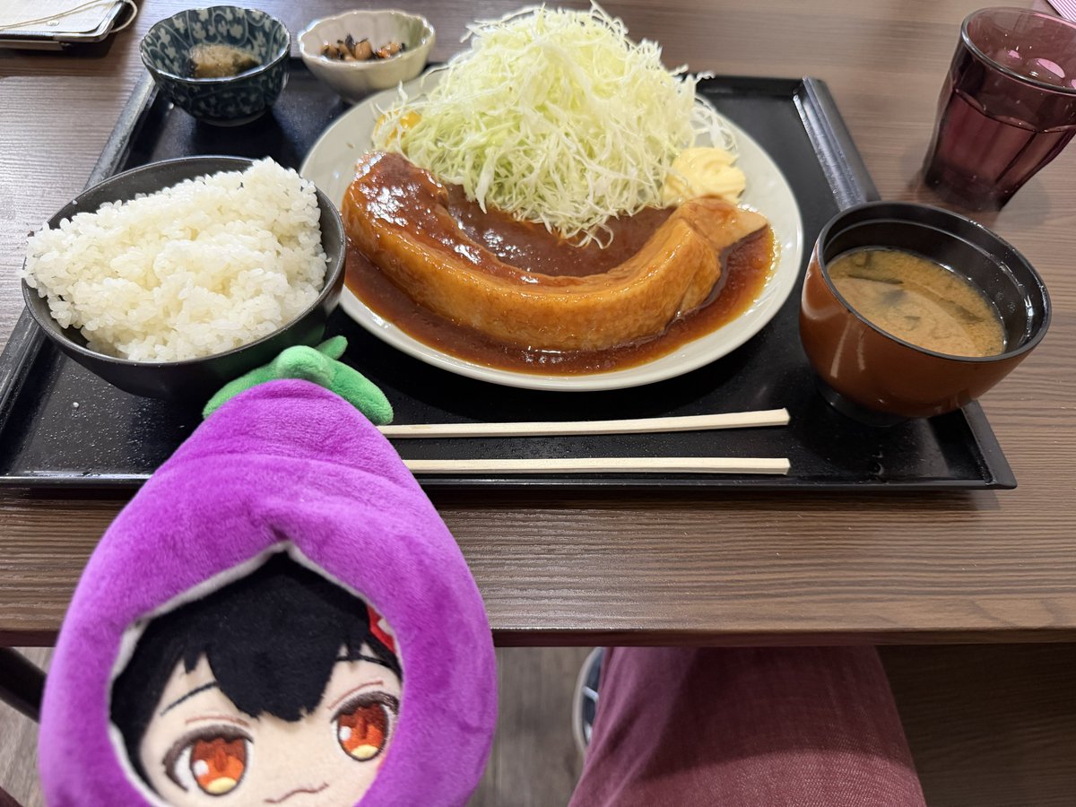 brasshin's tweet photo. 木更津にある35Pが店主さんの豚ヲタさん（@butaota）へ
豚角煮定食はめっちゃくちゃ美味くて柔らかくて口の中でとろけるレベル
見た目のボリュームに日和るも食感と同様にあっという間に溶けて無くなりました

お客さんが切れたタイミングだったので沢山お話も聞けて楽しかったです！
また機会を見て伺わせていただきます！
ご馳走様でした！