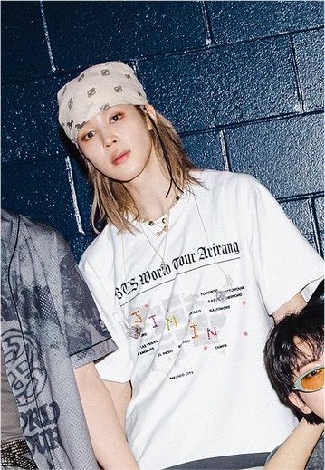 2ndgraderz's tweet photo. jimin and the lesbian flag colored rhinestones on his shirt... #noticed https://t.co/Qtxe3lgbFH