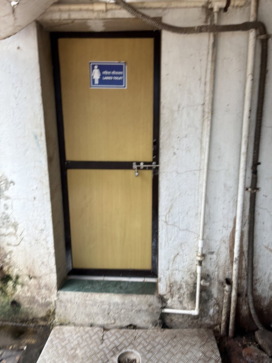 gopal_indu's tweet photo. @HPCL  this is the condition of your ladies washroom in pumps of mumbai - it’s locked and no one has the key https://t.co/4pNqiT0pE6