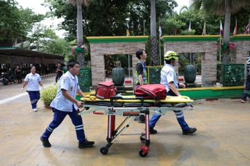 ferozwala's tweet photo. 🚨Two people were killed & at least 20 others injured after gunfire erupted at #Debsirin #Nonthaburi School in #BangKruai district, Nonthaburi province, #Thailand
https://t.co/5B9OZBiqo9
📍The incident took place in the Bang Kruai district of Nonthaburi province. Police identified the perpetrator as a student.