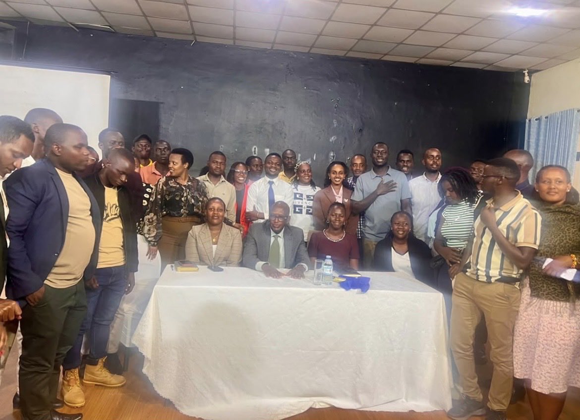 HopestarAkdo3i's tweet photo. It was an honor engaging with the ministers in line on opportunities available 4 Uganda’s young people.
From innovation 2 leadership our youth are ready.
Now let’s fund them,skill  them &amp;seat  them at the table.Thank you @henrytumukunde @Mglsd_UG @KanyesigyeMerc1 @MercyLakiskis https://t.co/pqyVm6M5cl